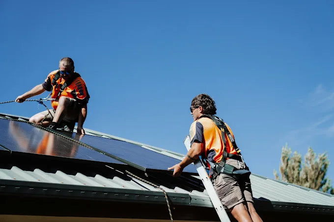 Sistema Solar Completo Off-Grid - Kit Fotovoltaico Profesional con Batería e Inversor Híbrido - 1kW a 10kW - SANEKA SOLARIS